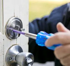 City Locksmith Store Simsbury, CT 860-261-9294 City Locksmith Store Simsbury, CT 860-261-9294 - 12-Changing-Locks